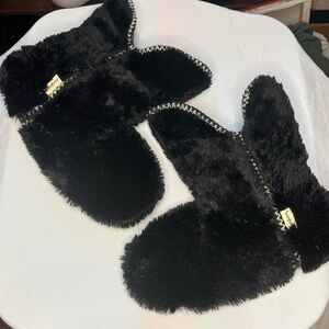 Dearfoams Black and white faux fur slippers Size 11-12 US